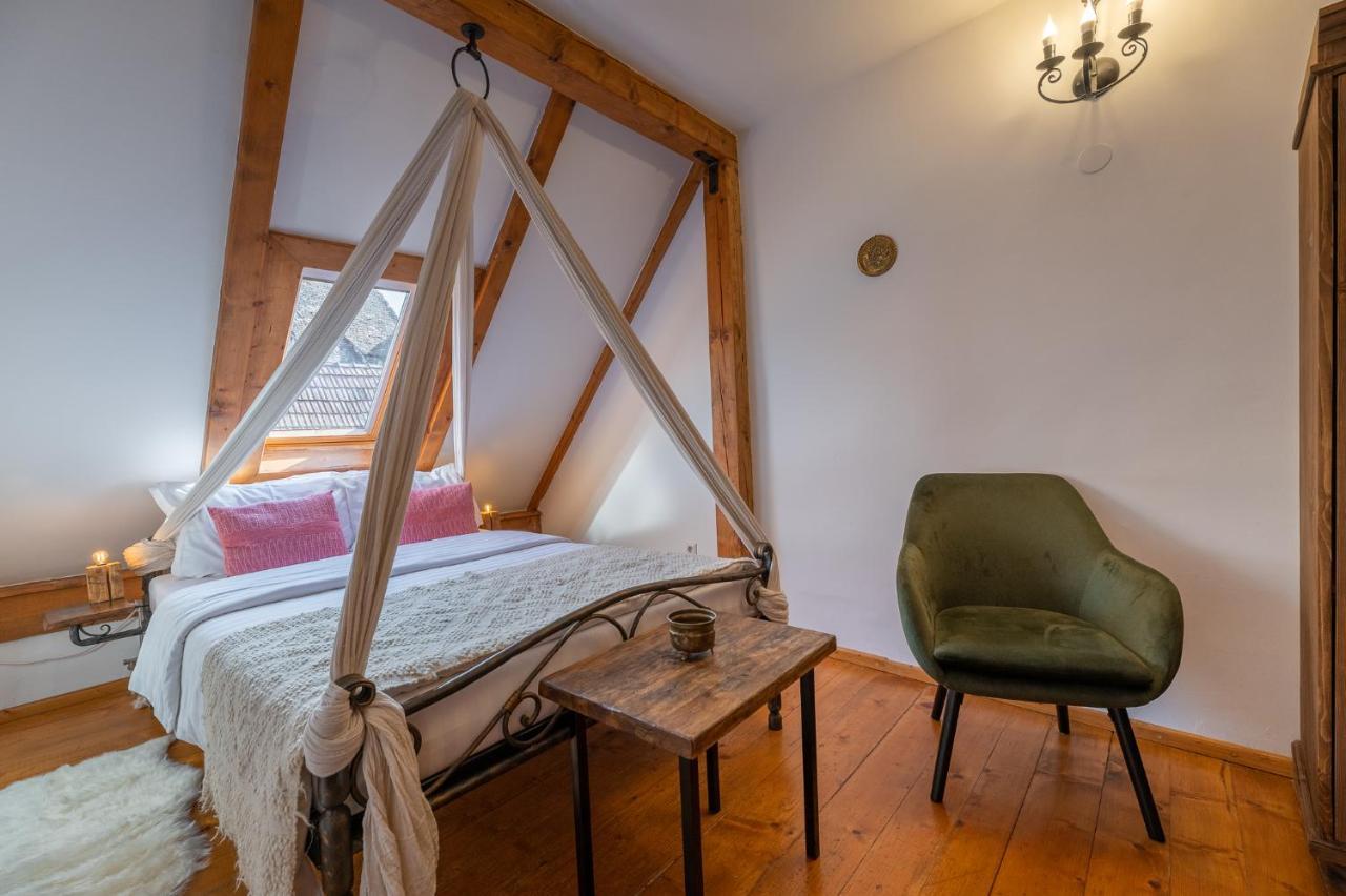 Boutique Hotel Von Graf Сигишоара Экстерьер фото