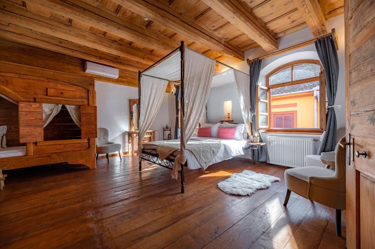 Boutique Hotel Von Graf Сигишоара Экстерьер фото