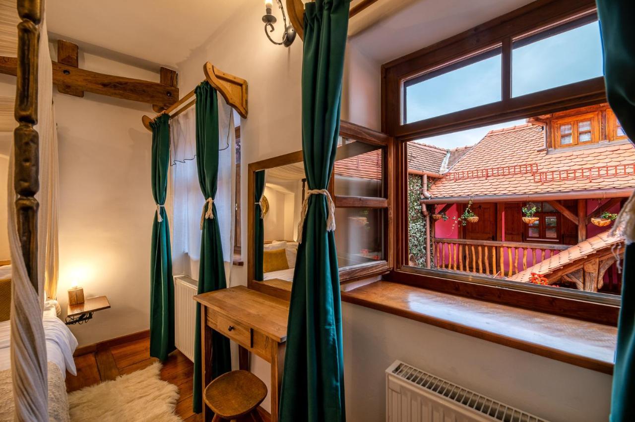 Boutique Hotel Von Graf Сигишоара Экстерьер фото
